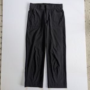 Athleta black straight leg cropped pants